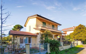 4 Bedroom Cozy Home In Lido Di Camaiore, Lido Di Camaiore